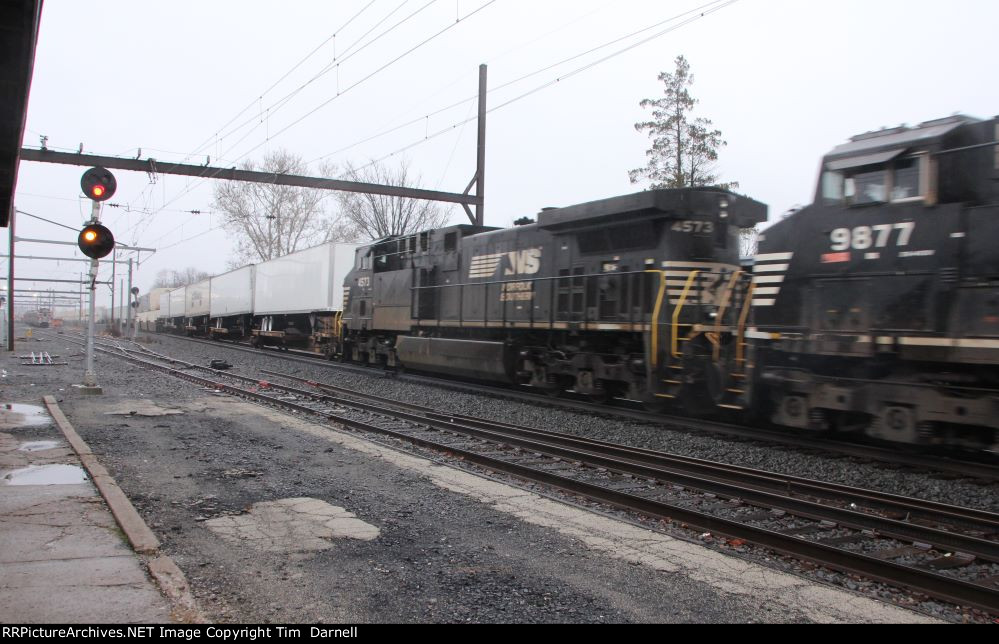 NS 4573 on detour train X-801